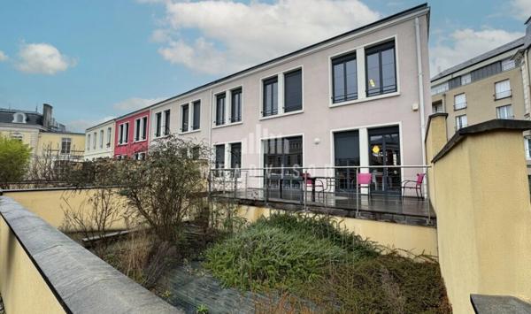 A VENDRE : BATIMENT INDEPENDANT DE BUREAUX D'ENVIRON 550 M² AVEC TERRASSES ET STATIONNEMENTS
