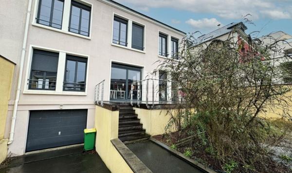 A VENDRE : BATIMENT INDEPENDANT DE BUREAUX D'ENVIRON 550 M² AVEC TERRASSES ET STATIONNEMENTS