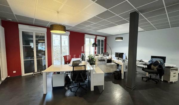 A VENDRE : BATIMENT INDEPENDANT DE BUREAUX D'ENVIRON 550 M² AVEC TERRASSES ET STATIONNEMENTS