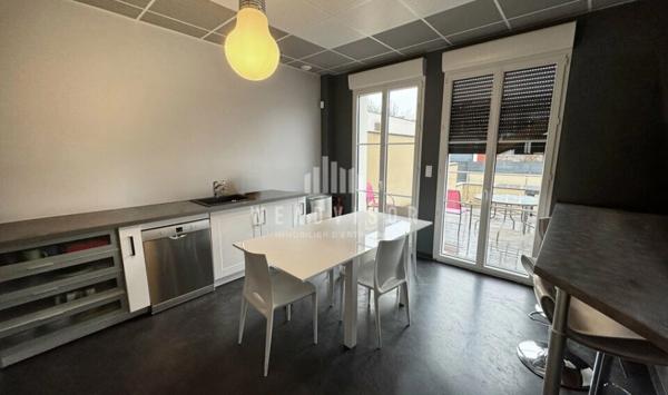 A VENDRE : BATIMENT INDEPENDANT DE BUREAUX D'ENVIRON 550 M² AVEC TERRASSES ET STATIONNEMENTS