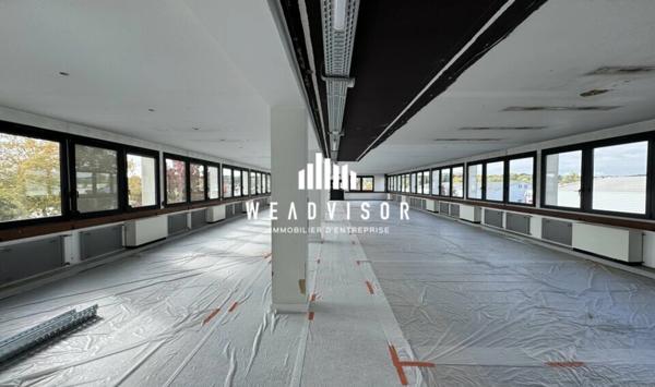 A LOUER : 2 PLATEAUX DE BUREAUX À AMENAGER DE 260,32 M² AVEC STATIONNEMENTS - ZONE NORD LE MANS (72)