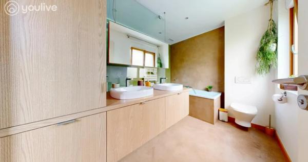 Maison familiale de 229 m² habitables – 5 chambres, bureau, espace indépendant et jardin paysager