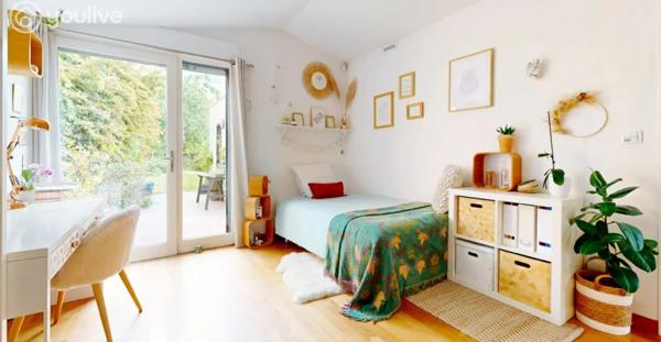 Maison familiale de 229 m² habitables – 5 chambres, bureau, espace indépendant et jardin paysager