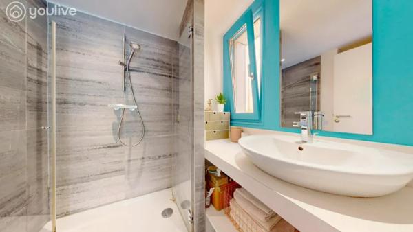 Maison familiale de 229 m² habitables – 5 chambres, bureau, espace indépendant et jardin paysager