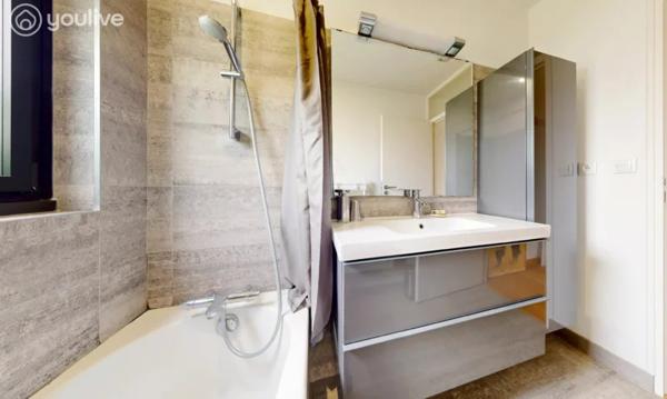 Maison familiale de 229 m² habitables – 5 chambres, bureau, espace indépendant et jardin paysager