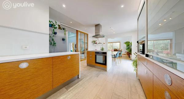 Maison familiale de 229 m² habitables – 5 chambres, bureau, espace indépendant et jardin paysager