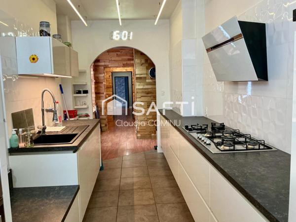 Appartement F4, d'environ 117 m2, avec terrasse, parking et cave