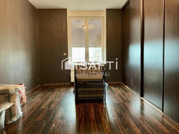 Appartement F4, d'environ 117 m2, avec terrasse, parking et cave