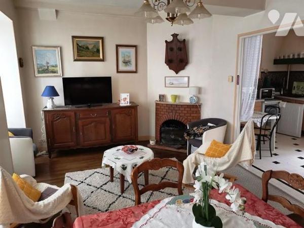 LA FERTE MACE: Centre ville maison en pierres 3 chambres, garage