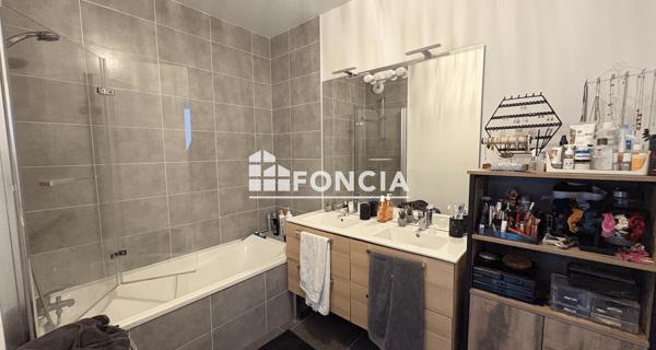 À vendre Appartement 3 pièces 70.4 m² - Saint-égrève 38120