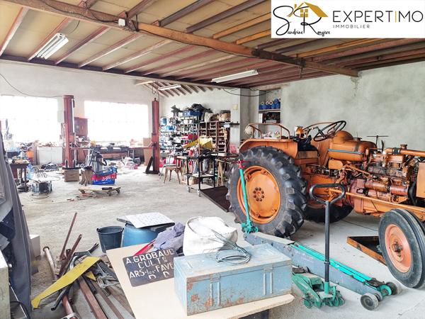 Saint-Éloy-les-Mines (63700) Maison avec 2 appartements (124 m² et 107 m²) et dépendances sur terrain de 15 774 m² attenant