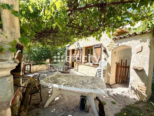 Maison
         6 pièces
        - 159 m² Bien prestige 450 000 € *
