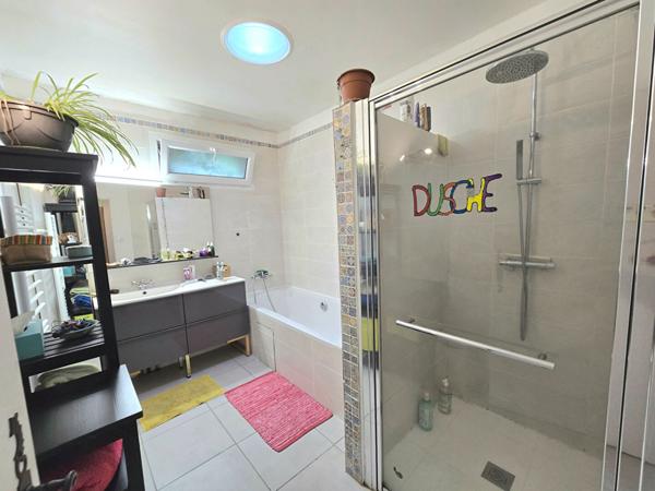 Grande maison avec dépendances et grand garage à vendre à Nantes Bords de Sèvres