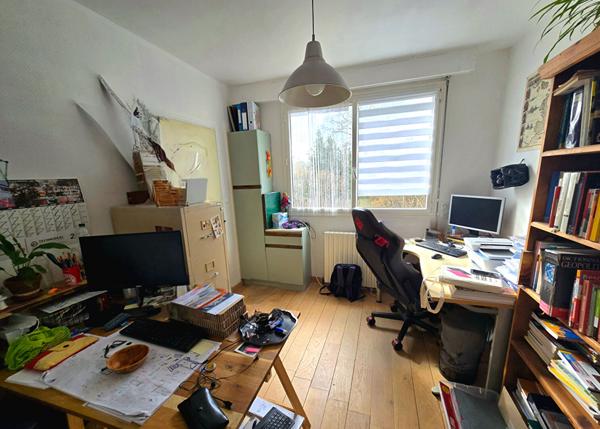 Grande maison avec dépendances et grand garage à vendre à Nantes Bords de Sèvres