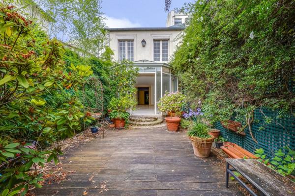 BIEN RARE : Élégante Maison de 150 m² dans une Impasse Privée à Neuilly-Sur-Seine