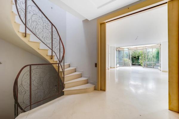 BIEN RARE : Élégante Maison de 150 m² dans une Impasse Privée à Neuilly-Sur-Seine