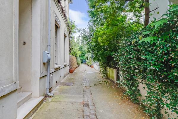BIEN RARE : Élégante Maison de 150 m² dans une Impasse Privée à Neuilly-Sur-Seine