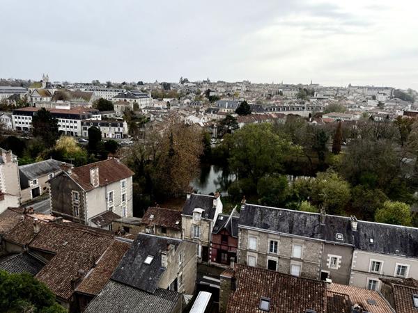 LA VILLE DE POITIERS A VOS PIEDS...
