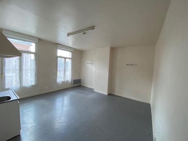 A LOUER STUDIO PROCHE CENTRE VILLE DE SINT QUENTIN 02100