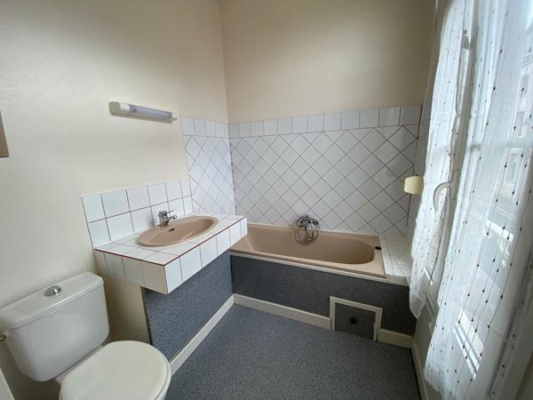 A LOUER STUDIO PROCHE CENTRE VILLE DE SINT QUENTIN 02100