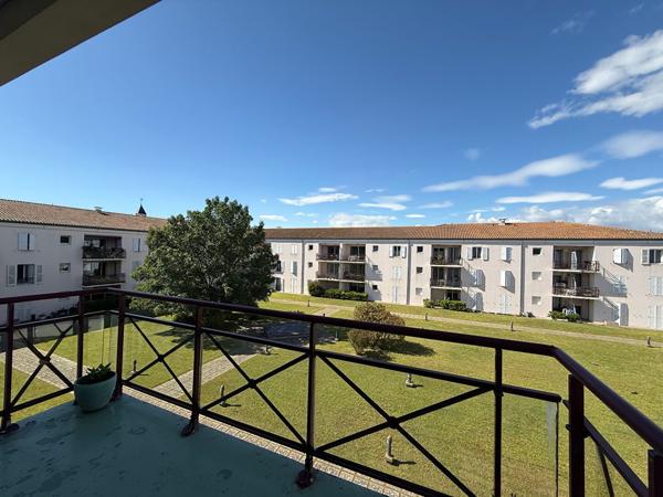 Appartement avec ascenseur, terrasse, garage et vue dégagée sur jardin