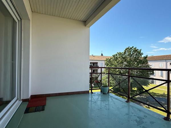 Appartement avec ascenseur, terrasse, garage et vue dégagée sur jardin