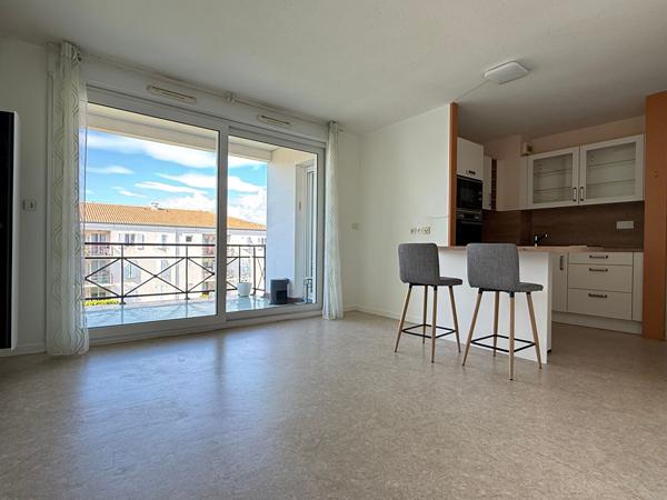 Appartement avec ascenseur, terrasse, garage et vue dégagée sur jardin