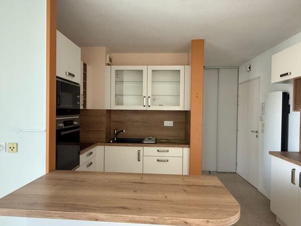 Appartement avec ascenseur, terrasse, garage et vue dégagée sur jardin