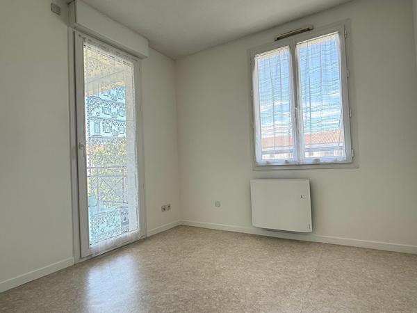 Appartement avec ascenseur, terrasse, garage et vue dégagée sur jardin