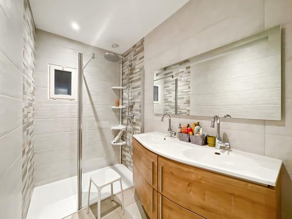 Maison T4 avec garage sur 827m² de terrain - LE PERRIER