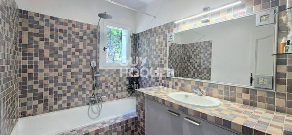 Maison Bouc Bel Air 138 m2, 3 chambres, sur terrain de 517 m2 avec piscine