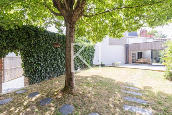 MAISON DE VILLE AVEC JARDIN ET GARAGE