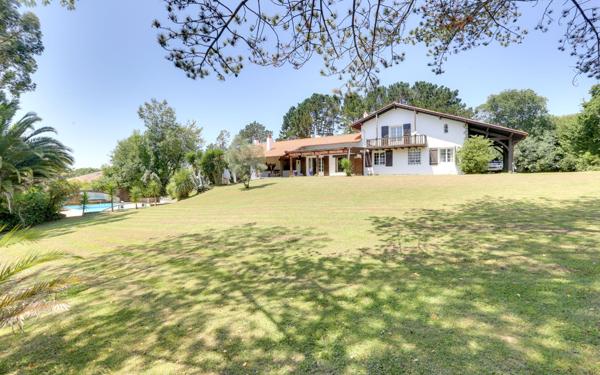 Maison à vendre    5 pièces •  Urrugne