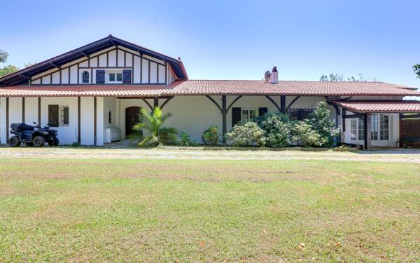 Maison à vendre    5 pièces •  Urrugne