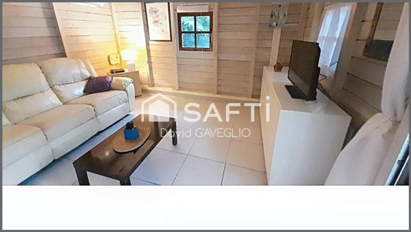 Chalet en bois avec piscine construit en 2009
