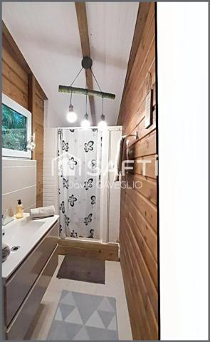Chalet en bois avec piscine construit en 2009