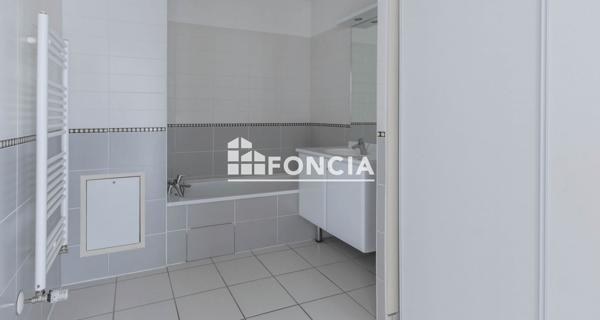 Location Appartement 3 pièces 71.05 m² - Décines-charpieu 69150