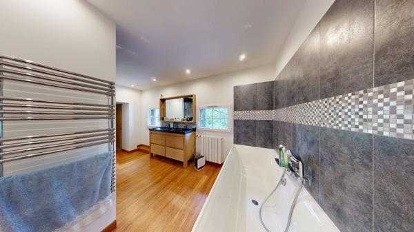 Maison 7 pièce(s) 215 m2