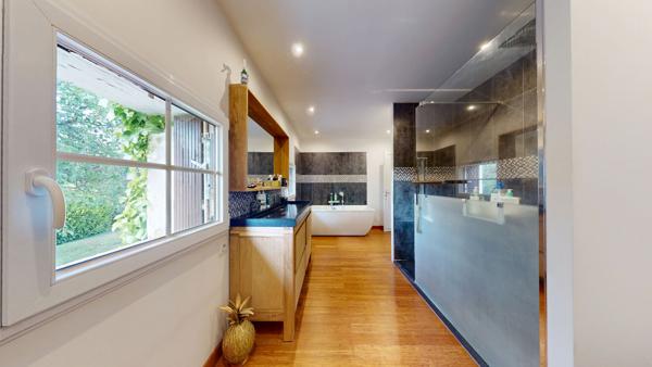 Maison 7 pièce(s) 215 m2