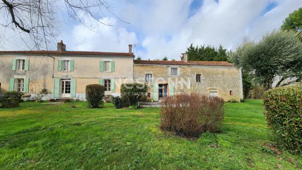 Grande maison de famille avec suite parentale, dépendances, grange sur un grand terrain à Doix les Fontaines
