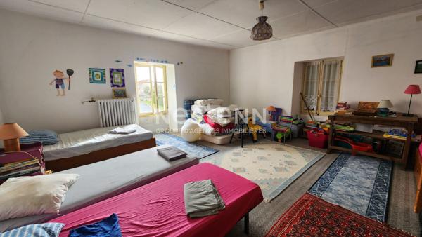 Grande maison de famille avec suite parentale, dépendances, grange sur un grand terrain à Doix les Fontaines