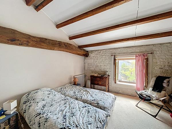 Grande maison de famille avec suite parentale, dépendances, grange sur un grand terrain à Doix les Fontaines