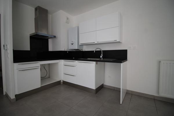 ROBION (84440) – Rare à la vente : Maison de plain-pied avec jardin, terrasse et 2 parkings au cœur du Luberon - 235.000 €
