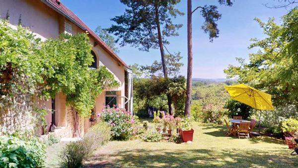 Maison contemporaine - Les eyzies En Périgord Noir, sur les hauteurs de la Vallée de la Vézère, maison impeccable située au calme sans nuisance.