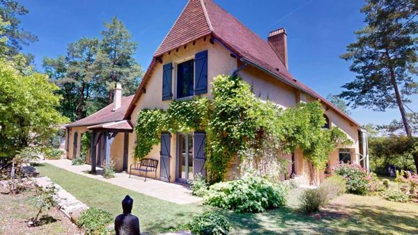 Maison contemporaine - Les eyzies En Périgord Noir, sur les hauteurs de la Vallée de la Vézère, maison impeccable située au calme sans nuisance.