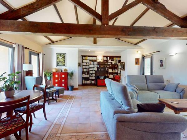 Maison contemporaine - Les eyzies En Périgord Noir, sur les hauteurs de la Vallée de la Vézère, maison impeccable située au calme sans nuisance.