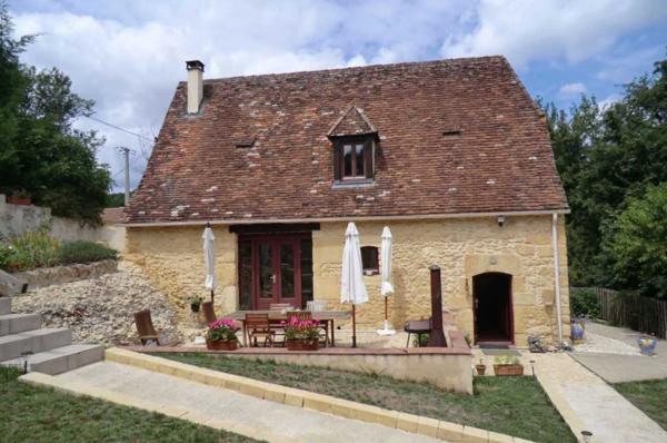 Maison ancienne - Les eyzies Jolies maisons en pierres avec maison d'amis et piscine sur 6500m² de terrain.