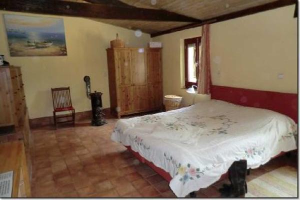Maison ancienne - Les eyzies Jolies maisons en pierres avec maison d'amis et piscine sur 6500m² de terrain.