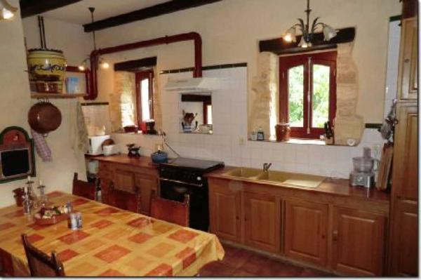 Maison ancienne - Les eyzies Jolies maisons en pierres avec maison d'amis et piscine sur 6500m² de terrain.