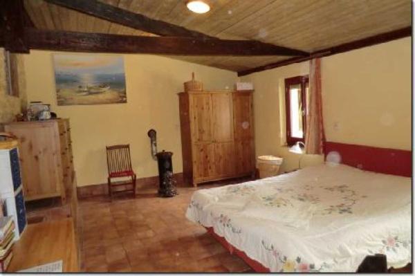 Maison ancienne - Les eyzies Jolies maisons en pierres avec maison d'amis et piscine sur 6500m² de terrain.